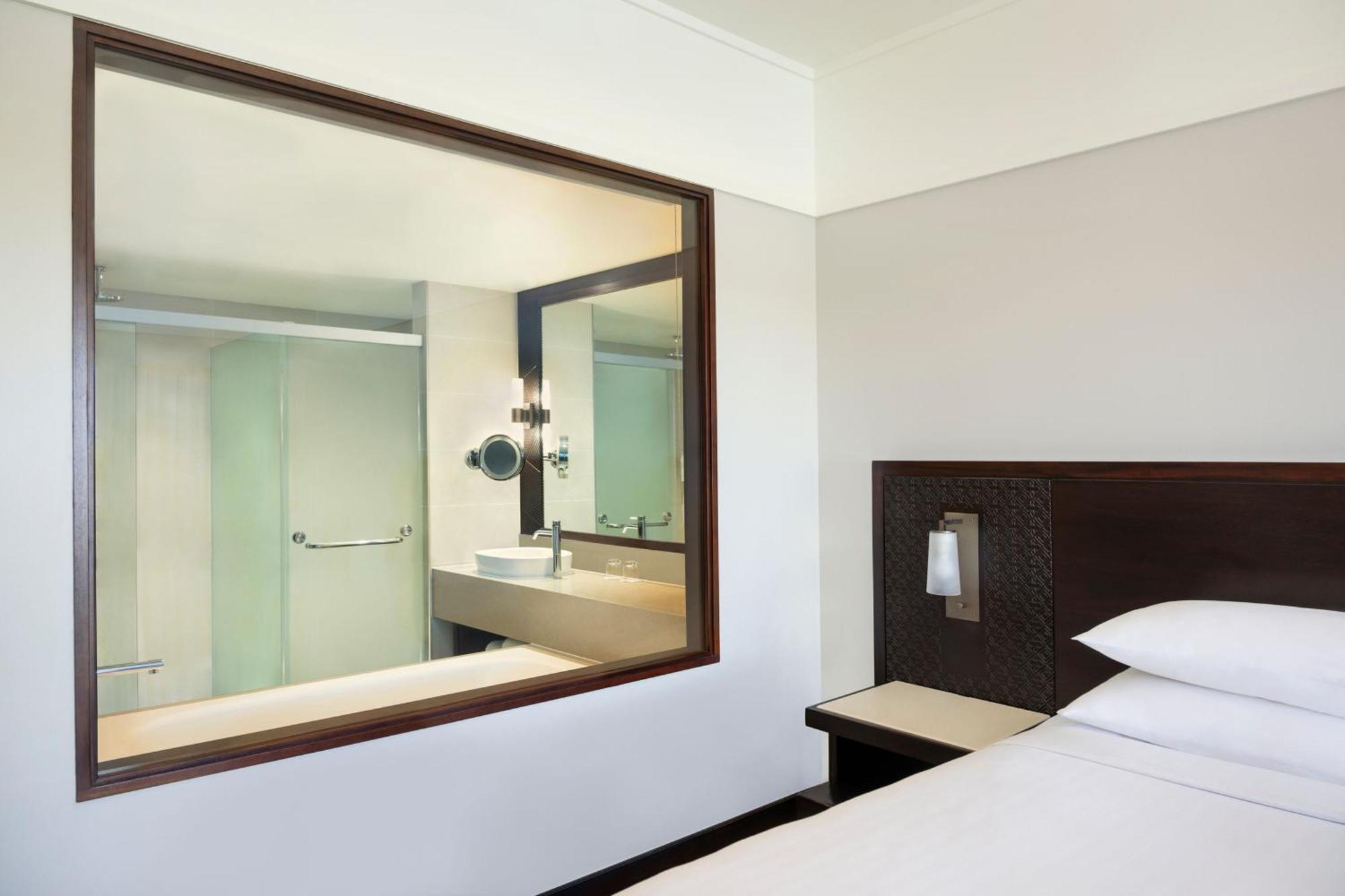 Lagoon Front Guest room 1 King Balcony,1615401547:JPEG